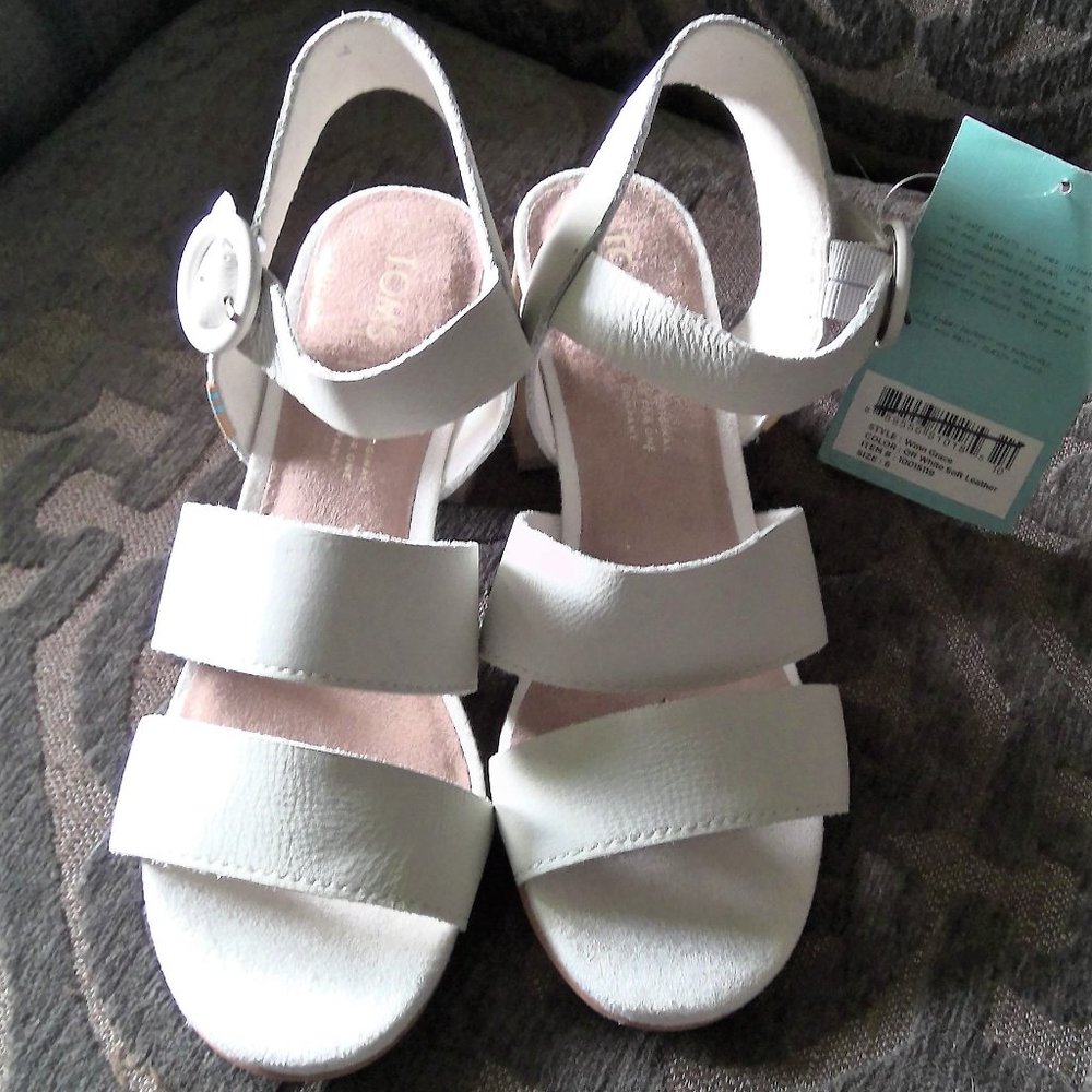 NWT Toms Grace Off White Soft Leather Sandals